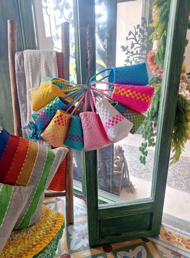 Bolsas tejidas de colores